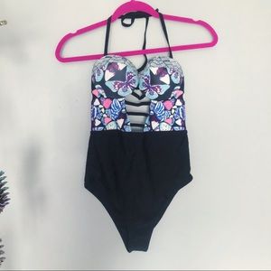 Cupshe- cutout one piece swimsuit size small
